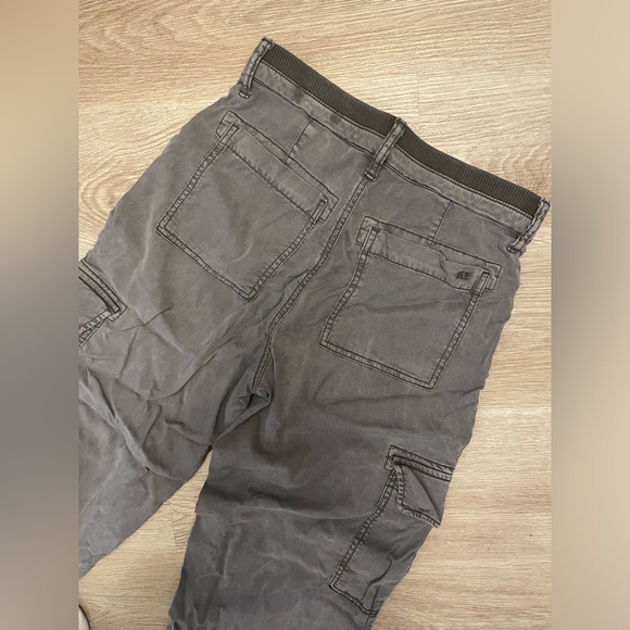 AMERICAN EAGLE Dreamy Drape Stretchy Cargo Pants Size 2 Short - Picture 4 of 12